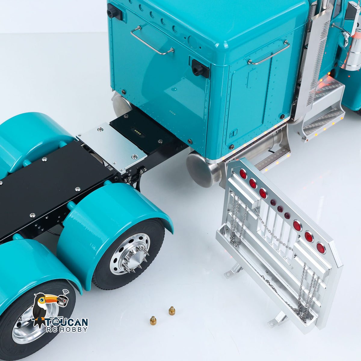 TOUCAN GrandHauler 1/14 RC 8X6 Tractor Truck Rear Side Close-Up, Fifth Wheel Coupling & Rear Bumper Structure Detail