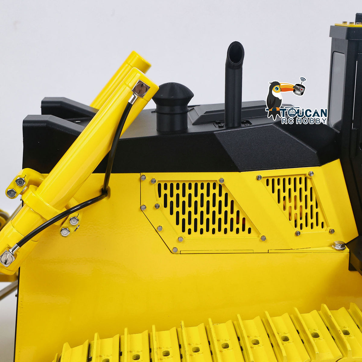 TOUCAN GZJC 1/12 Hydraulic Bulldozer D155AX Side View Close-Up, Body Grille, Track Guard & Hydraulic Line Detail