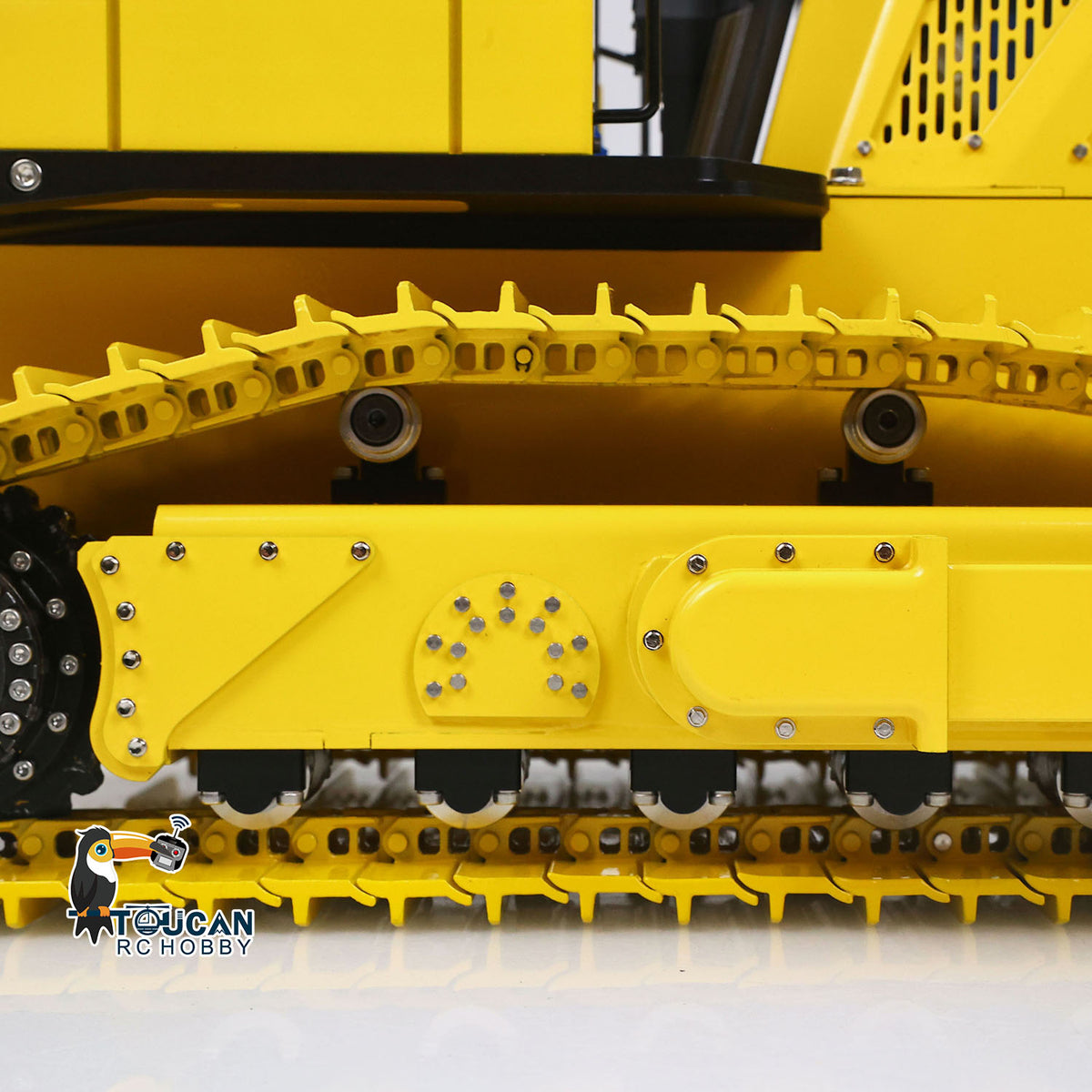 TOUCAN GZJC 1/12 Hydraulic Bulldozer D155AX Track Mechanism Close-Up, Stainless Steel Tracks, Drive Wheels & Load-Bearing Wheels