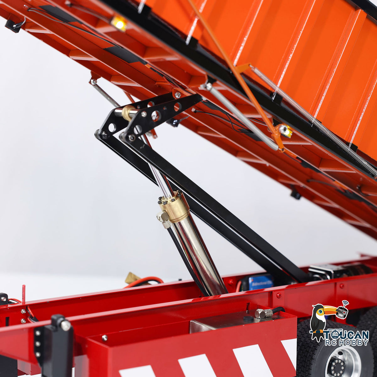 TOUCAN HHG 1/14 RC Dump Semi-Trailer F-Frame Hydraulic Lifting Cylinder Close-Up, Metal Bracket & Articulated Hydraulic Mechanism Detail