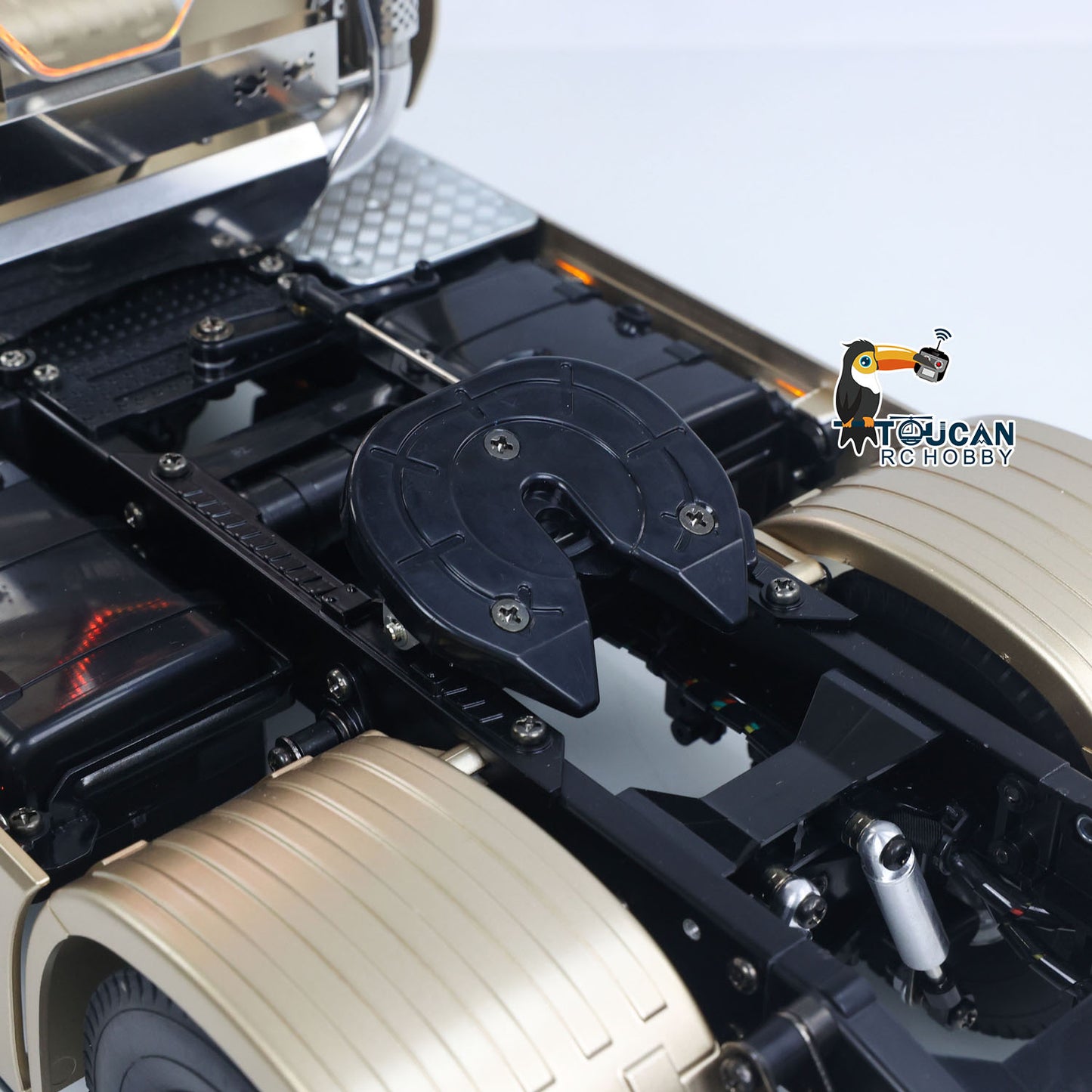 TOUCAN Modified TAMIYA Chassis 56379 1/14 4x2 RC Tractor Truck Fifth‑Wheel Hitch Chassis Close‑Up