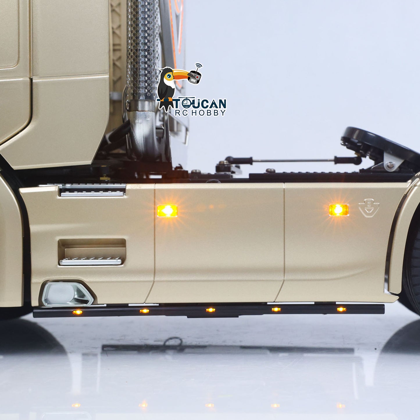 TOUCAN Modified TAMIYA Chassis 56379 1/14 4x2 RC Tractor Truck Flowing‑Water LED Turn Signal Side Detail