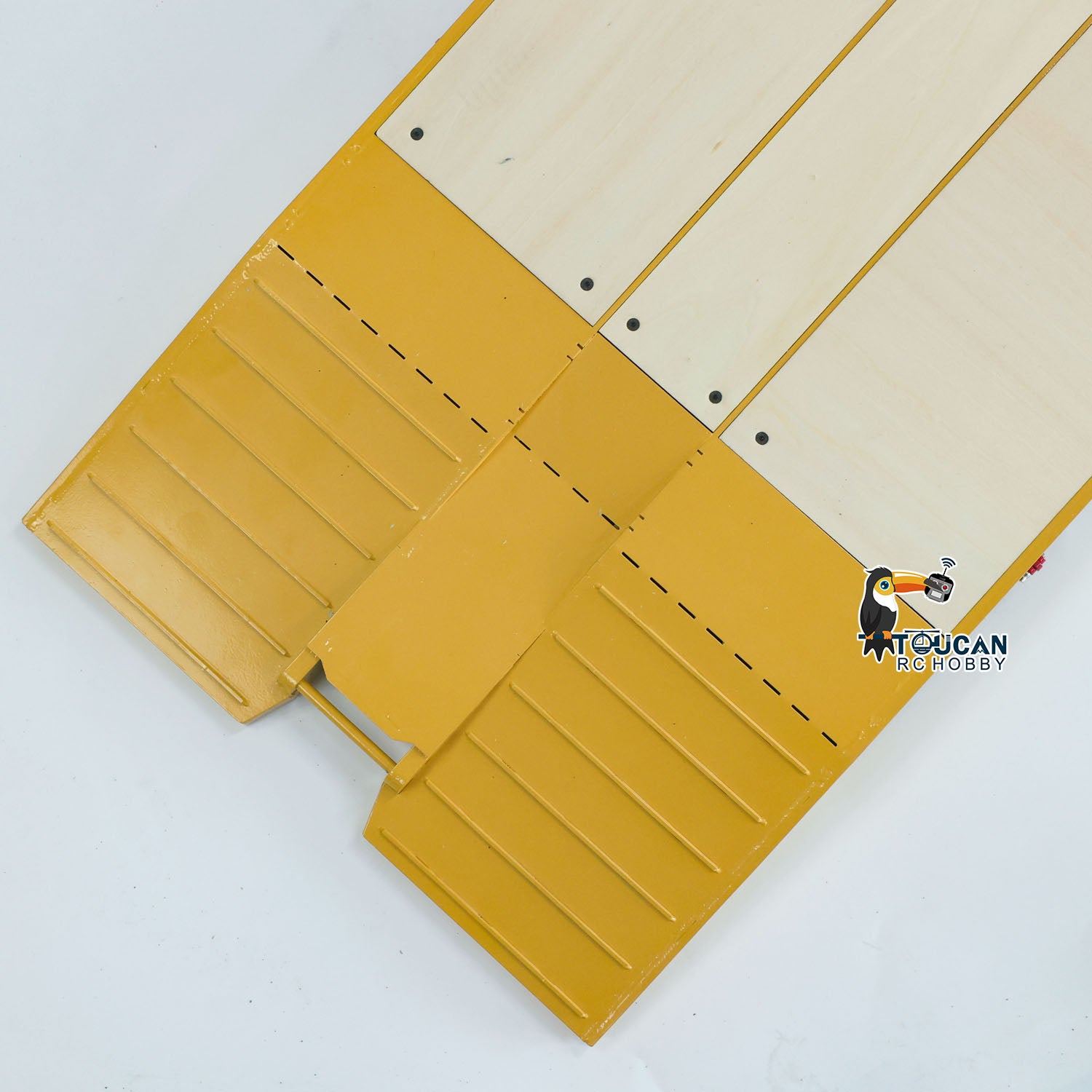TOUCAN 1/20 RC 739D‑Extended Mine Trailer Flatbed Close‑Up, Wood‑Imitation Deck Surface And Foldable Loading Ramp Plate Structure
