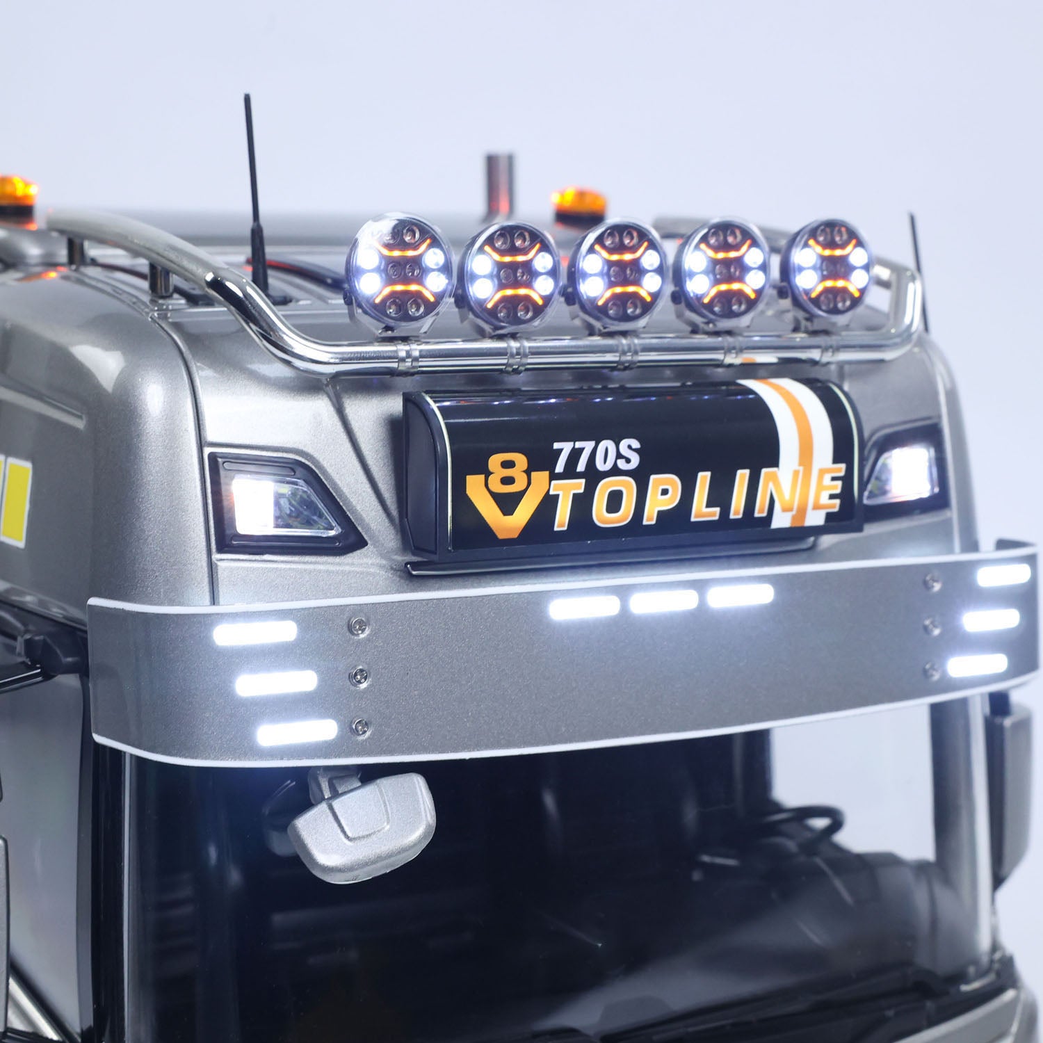 TOUCAN SC 770S RC Truck Front LED Headlight and Front Grille Lighting Detail