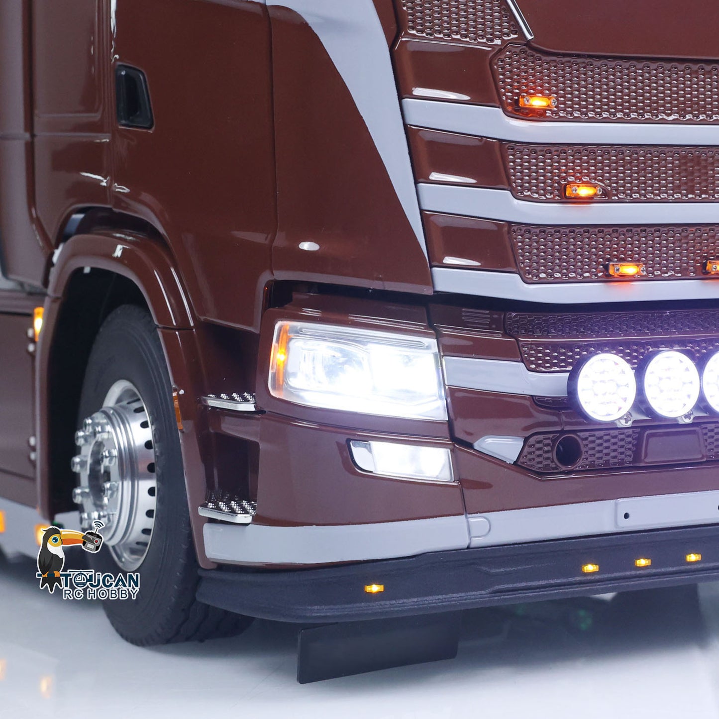TOUCAN RC Tractor Truck Main Headlamp Lighting System Detail Close Up