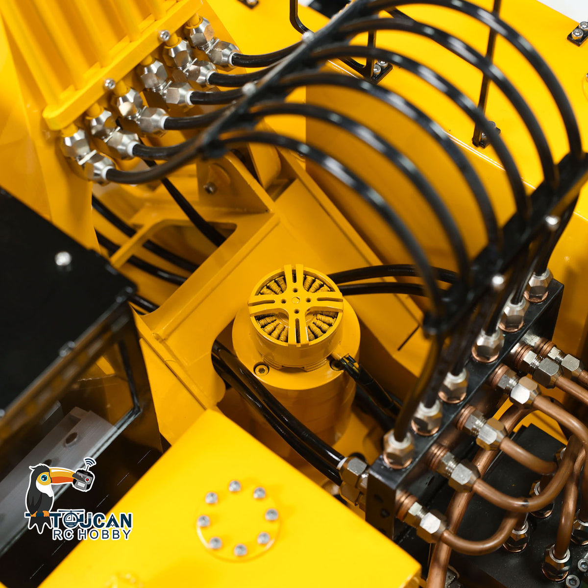 TOUCAN TYMX PC1250 1/8 RC Metal Hydraulic Tracked Excavator Hydraulic System Close-Up, 3-Way Hydraulic Reversing Valve & Tubing Fittings