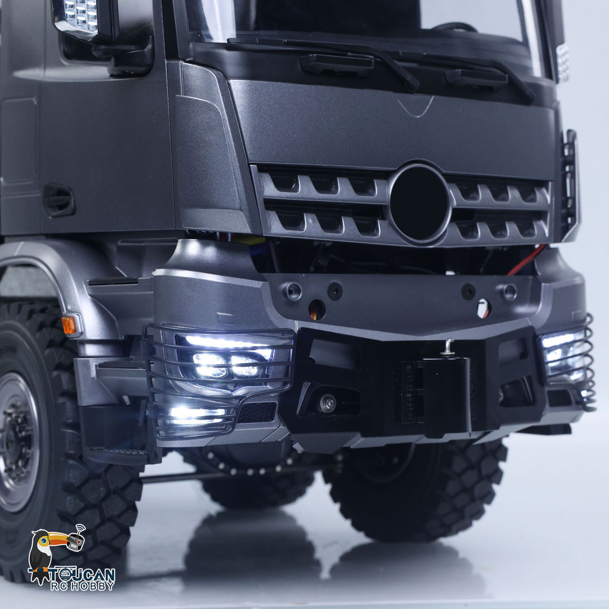 TOUCAN 1/14 RC 8x8 Off‑Road Tractor Truck Cab Front Close‑Up, Illuminated Headlight, Front Bumper, Remote‑Operated Metal Winch Detail