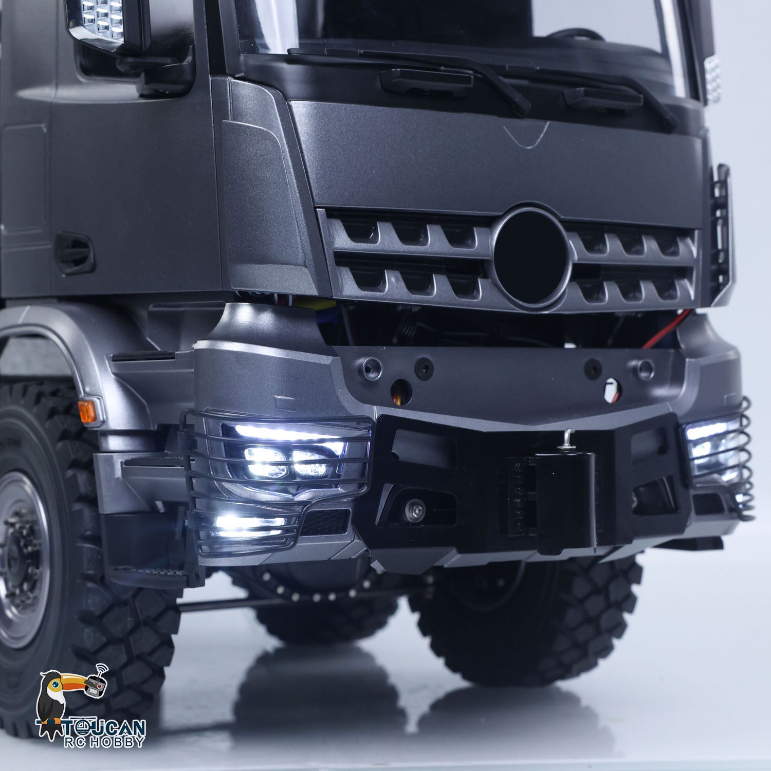 TOUCAN 1/14 RC 8x8 Off‑Road Tractor Truck Cab Front Close‑Up, Illuminated Headlight, Front Bumper, Remote‑Operated Metal Winch Detail