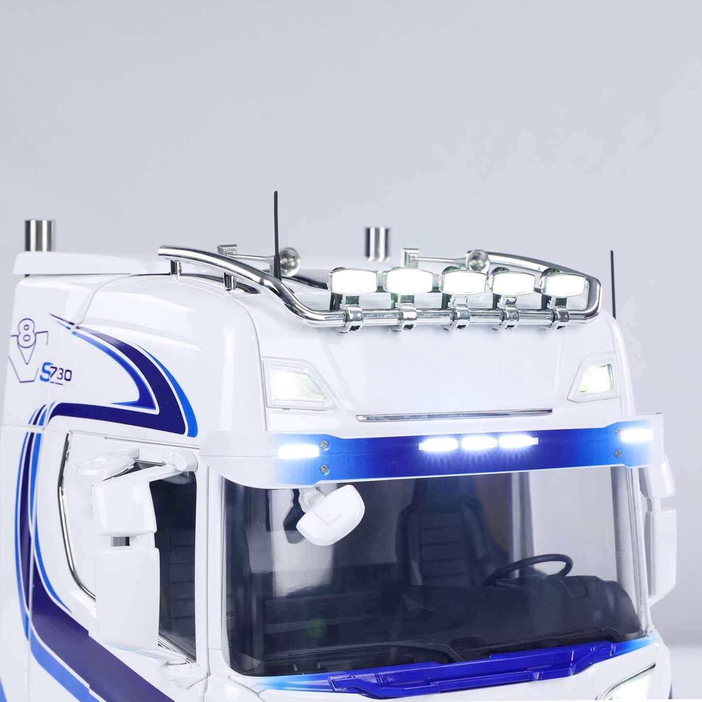 TOUCAN Modified MD 1/14 RC 6x6 Tractor Truck Cab Roof Close‑Up, Sun‑Visor Lights, Roof Lamp Group, Logo Light And Front Face Light Details