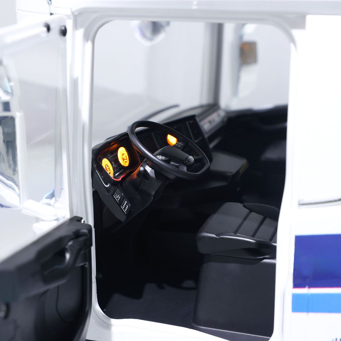 TOUCAN Modified MD 1/14 RC 6x6 Tractor Truck Cab Interior Close‑Up, Steering Wheel, Seat, Working Dashboard Light, Functional Openable Cab Doors
