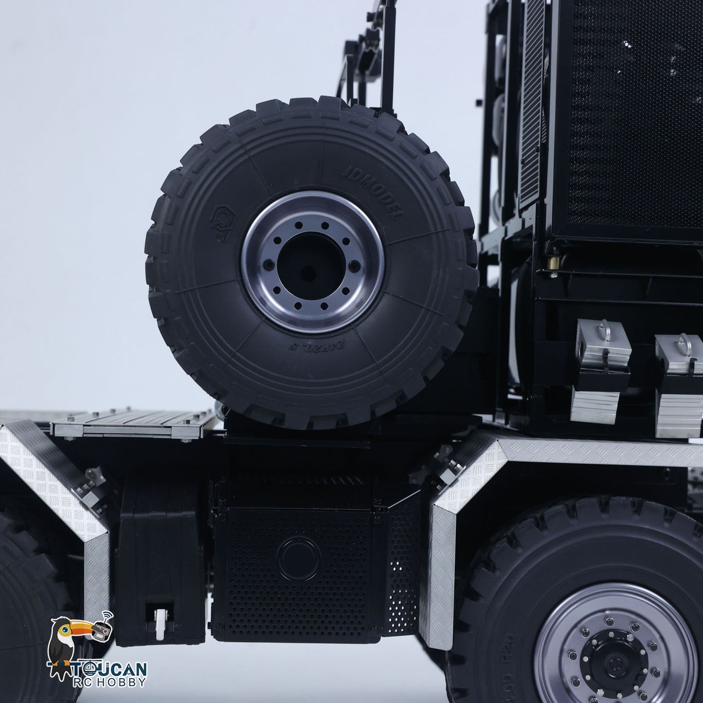TOUCAN 1/14 RC 8x8 Off‑Road Tractor Truck Rear Spare‑Tire Close‑Up, Metal Chassis Frame, Off‑Road Wheel And Fender Assembly