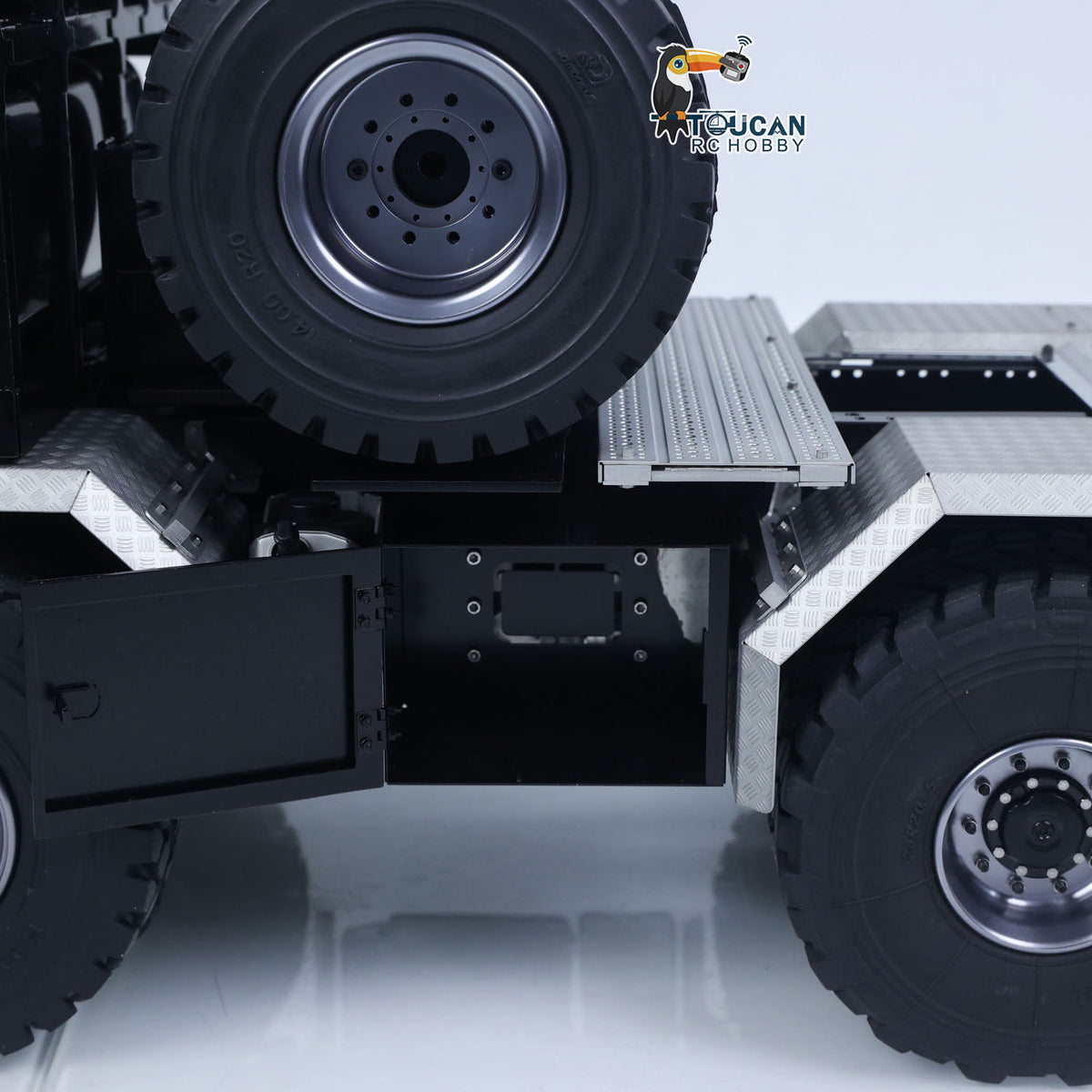 TOUCAN 1/14 RC 8x8 Off‑Road Tractor Truck Wheel‑Side Reduction Axle Close‑Up, Metal Axle Housing, Heavy‑Duty Off‑Road Tire