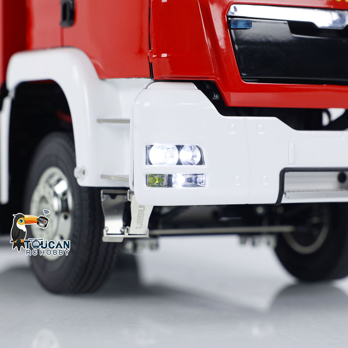 TOUCAN 1/14 4x2 RC PS010 Fire Truck Front Bumper Partial Close‑Up, Working Headlight, Wheel Arch And Factory Painted Body Shell Texture