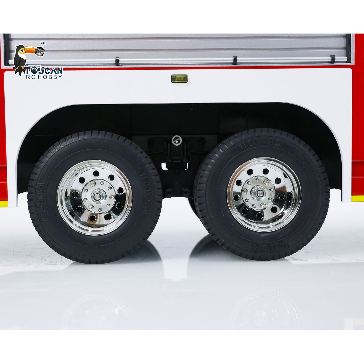 TOUCAN YLL 1/14 RC 6x4 PS007 Fire Truck Rear Wheel Close‑Up, Rubber Tire, Metal Wheel Hub And Rear Axle Suspension Details
