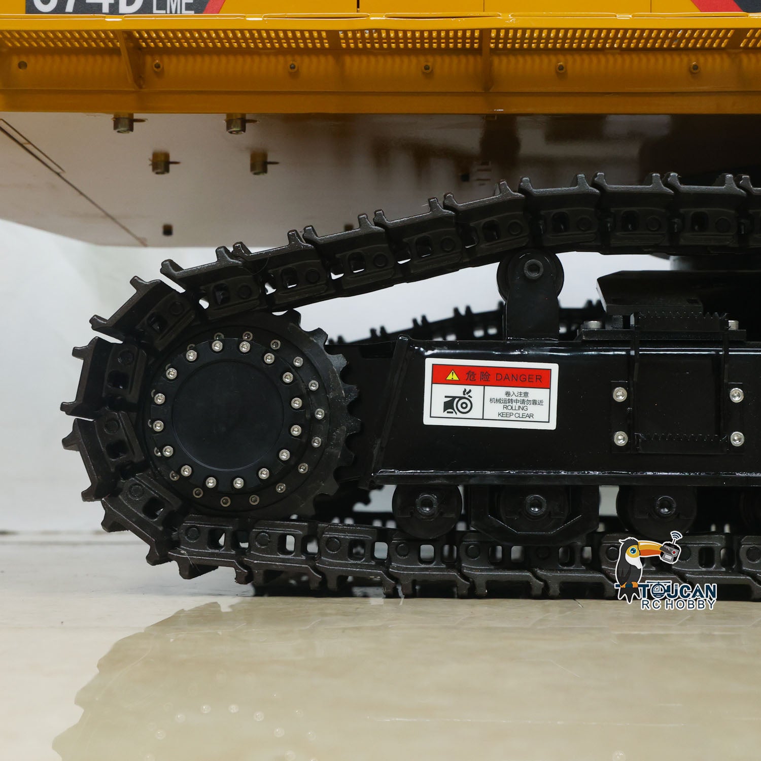 TYMX 1/8 metal hydraulic RC excavator crawler track detail