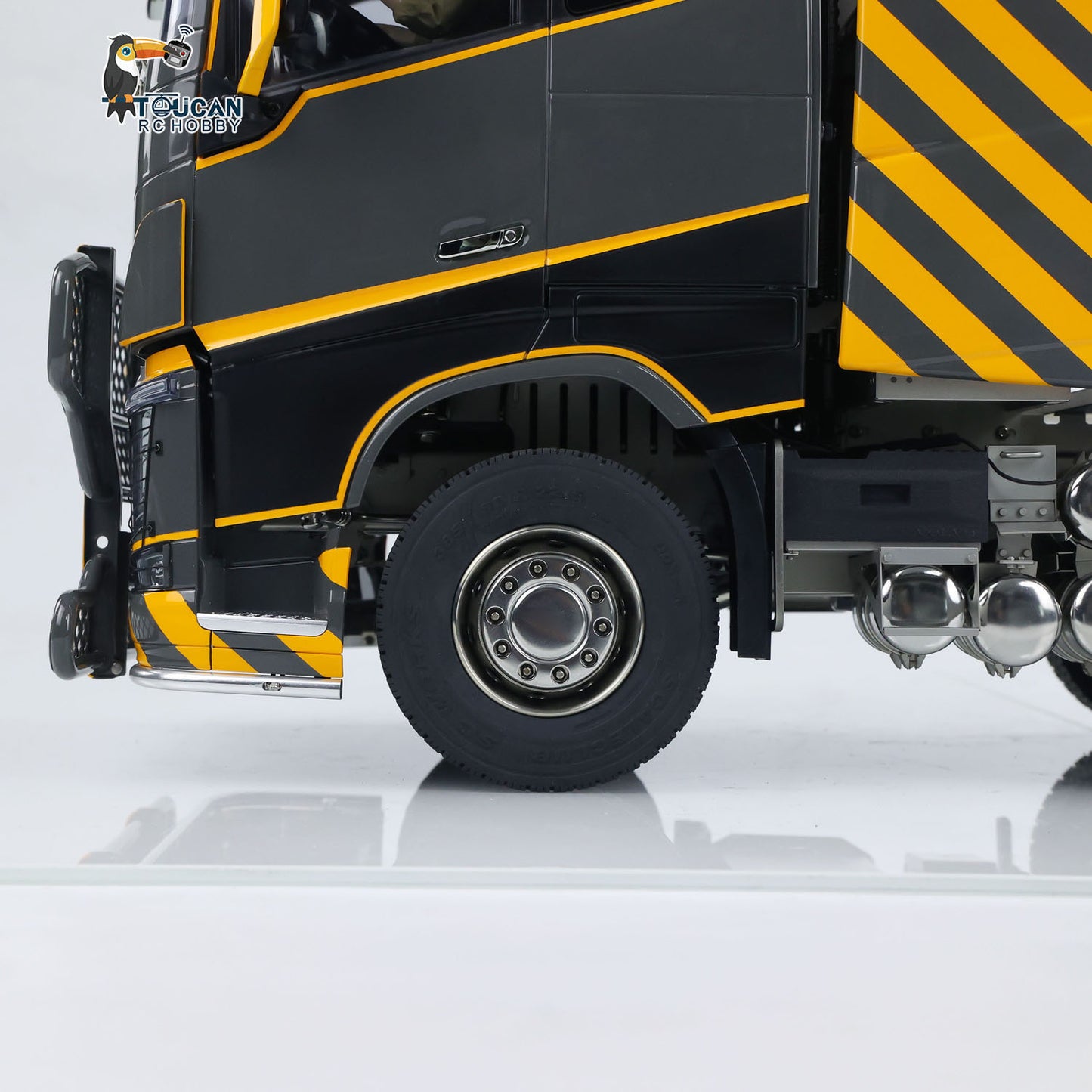 Unitru 02 FH16 RC Tractor Truck 10x10 Metal Wheel and Axle Detail
