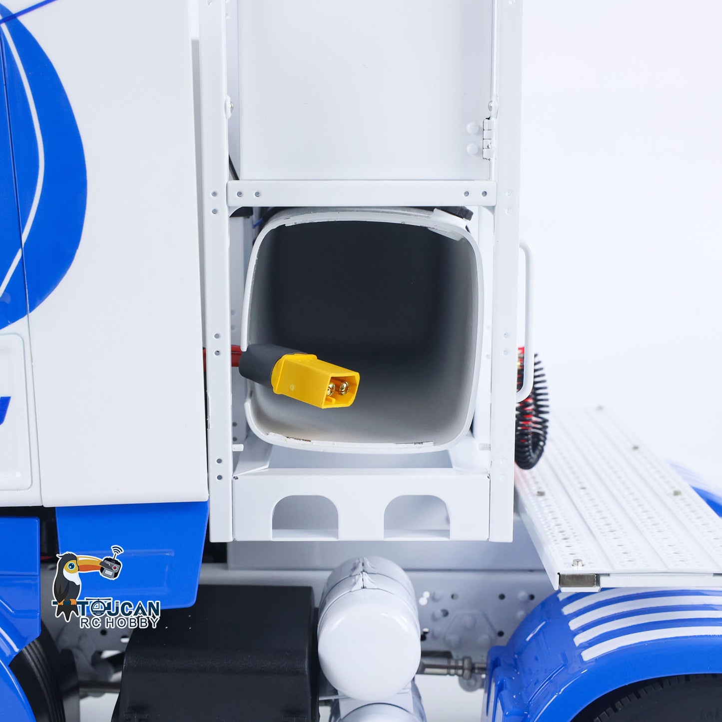 Unitru 04 RC Tractor Truck 2S Battery Compartment Detail Close Up