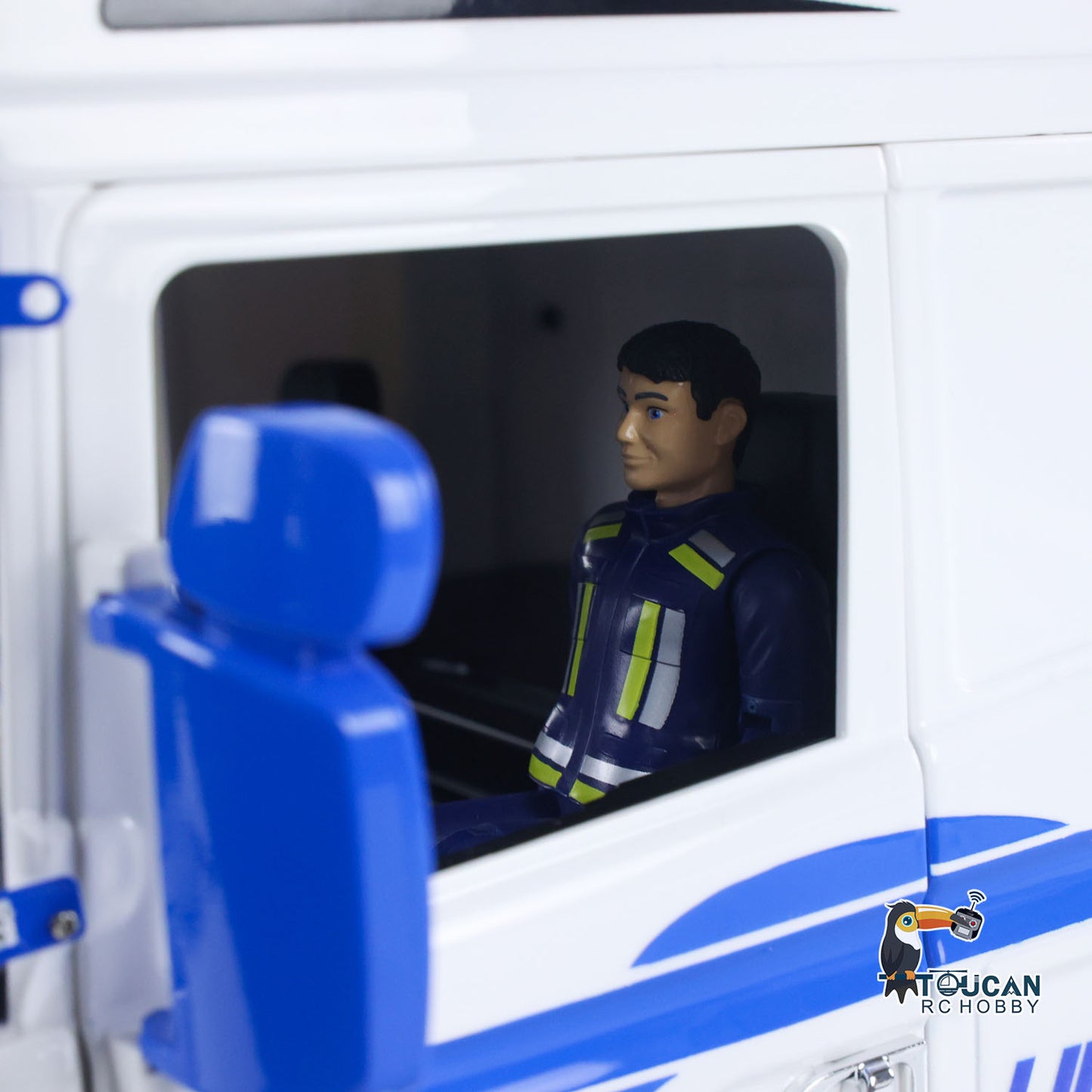 Unitru 04 RC Tractor Truck Driver Figure Cabin Interior Detail