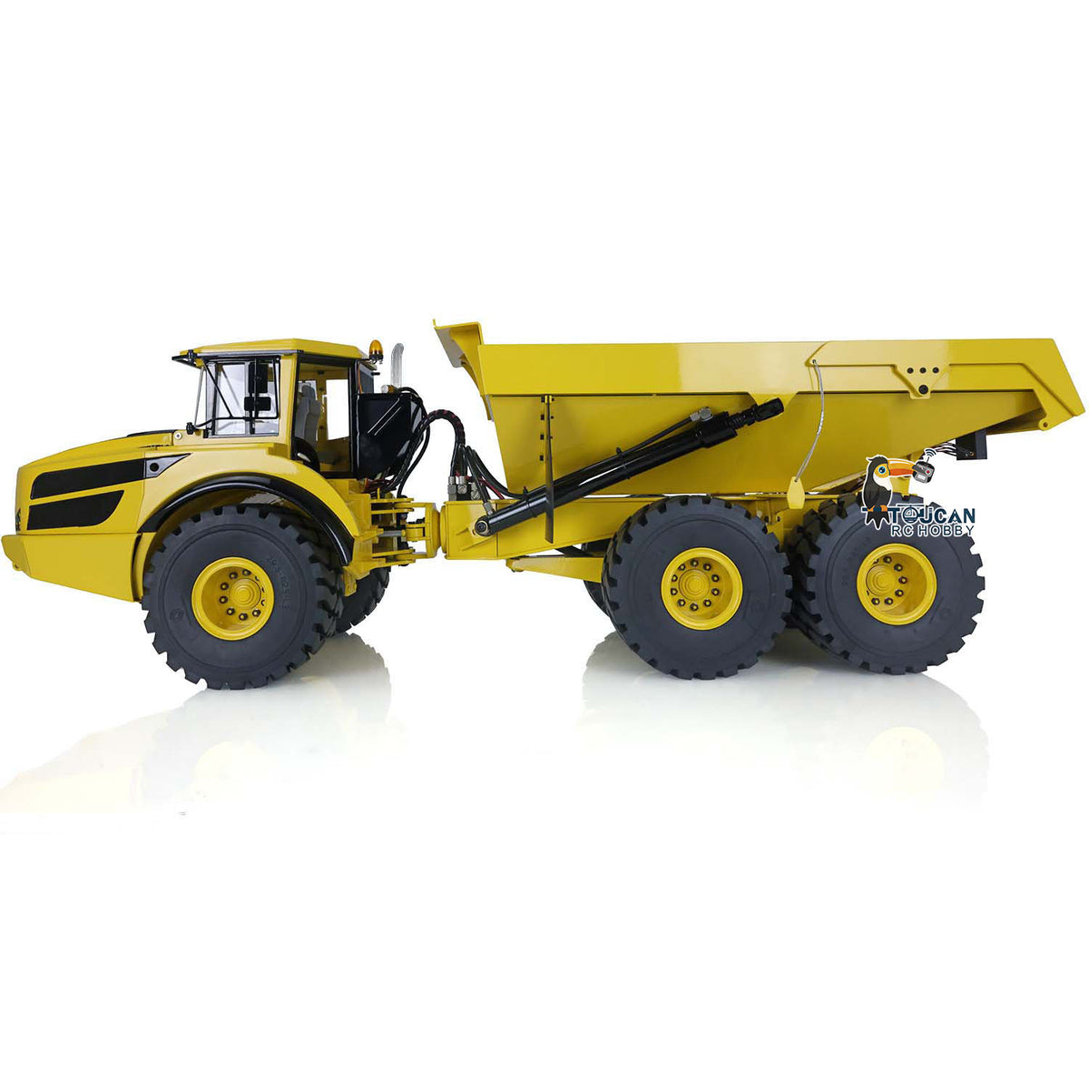 XDRC 1/14 Hydraulic Articulated Dump Truck Yellow Left Side View, Flat Bed Position, Articulated Steering Joint Structure, 6X6 Wheel Deceleration Drive