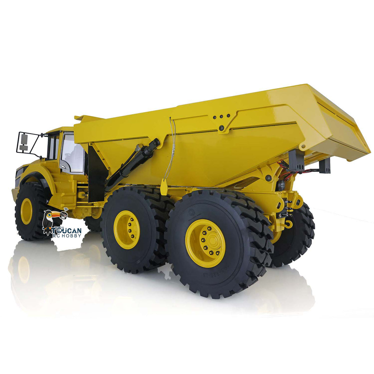 XDRC 1/14 Hydraulic Articulated Dump Truck Yellow Right Rear Oblique View, Flat Cargo Bed, Rear Body & Wheel Structure, Integrated Light & Sound System