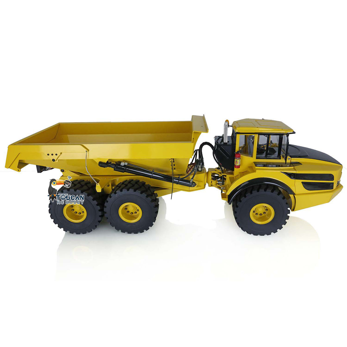 XDRC 1/14 Hydraulic Articulated Dump Truck Yellow Right Side View, Flat Cargo Bed, Zinc Alloy Die-Cast Axle, Durable Metal Chassis Build