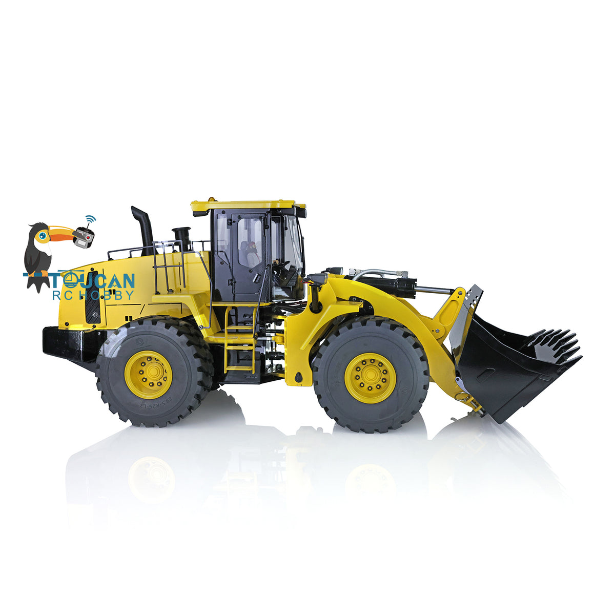 XDRC 470 1/14 Hydraulic Wheel Loader Yellow Right Side View, Lowered Bucket Working Pose, Simulated Cab Interior With Driver Figure