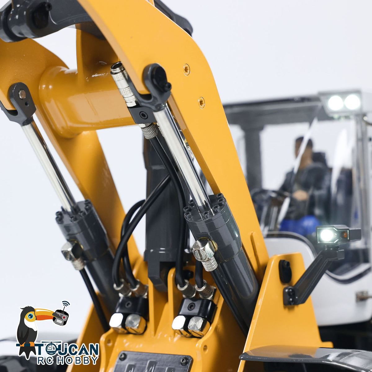 XDRC 580 1/14 RC Hydraulic Wheel Loader Boom Joint & Cabin Side Close-Up, Hydraulic Cylinder & Articulated Structure Detail
