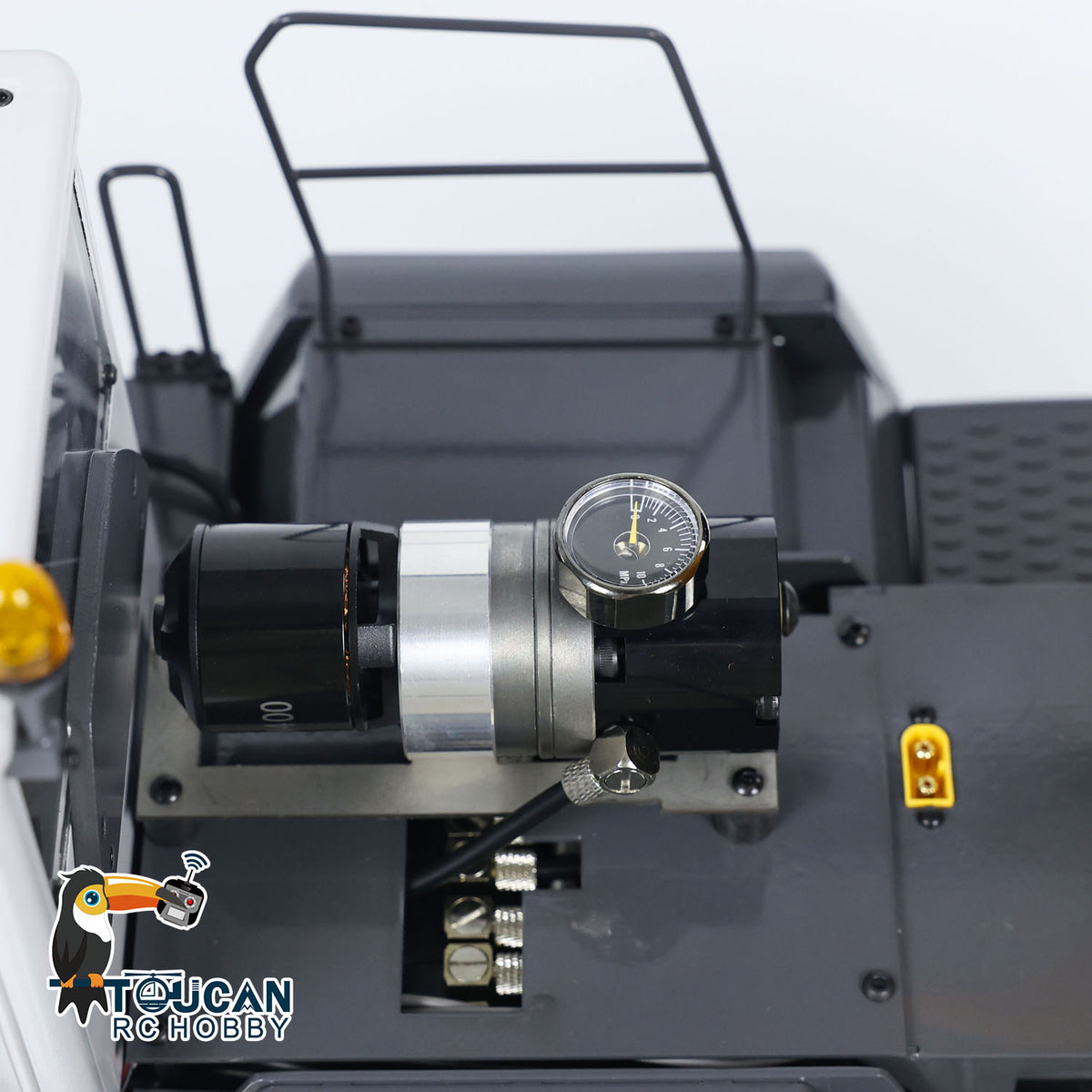 XDRC 580 1/14 RC Hydraulic Wheel Loader Hydraulic Pump Compartment Close-Up, Brushless Pump, High Pressure Low Temperature Operation