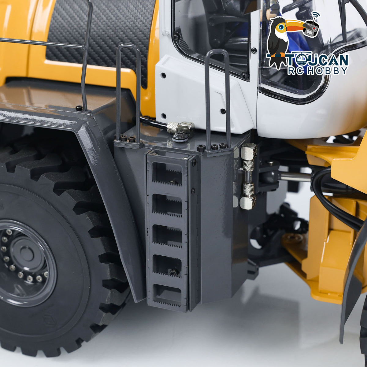 XDRC 580 1/14 RC Hydraulic Wheel Loader Yellow Front Side Body Detail, Metal Body Panel & Side Structure Craftsmanship