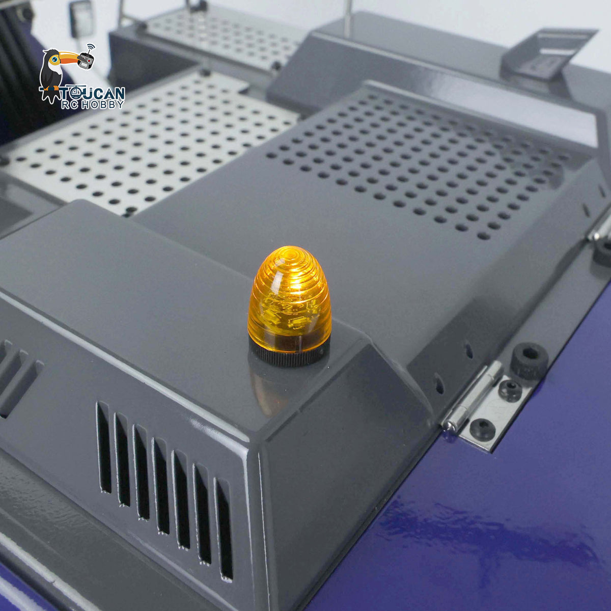 XDRC‑945 1/14 RC Hydraulic Excavator Upper Hull Close‑Up, Warning Beacon Light And Cooling Grille Exterior Detail